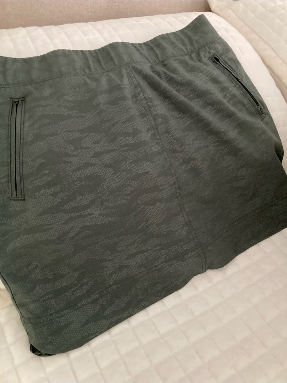 Orvis Olive Green Elastic Waist Skort with Logo Tag. Size L.